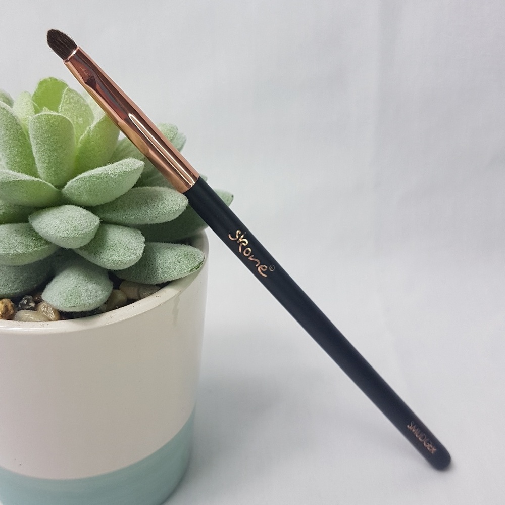 Skone Cosmetics Smudger Brush